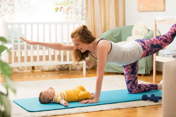 pilates postnatal avec bebe.webp